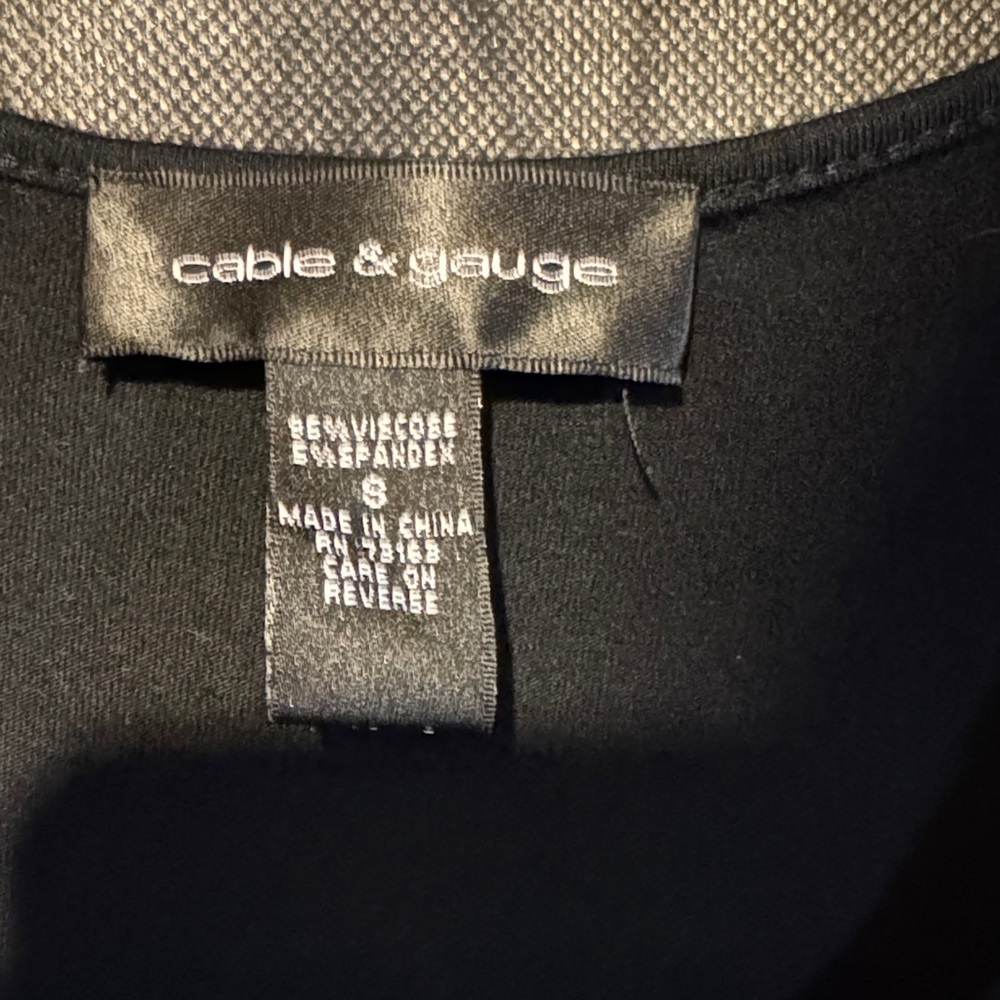 Cable & Gauge Black Pleated Short Sleeve Top - Picture 3 of 4